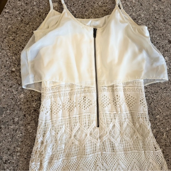 American Eagle Ivory Overlay Dress - Size 2 - Pre-Loved ⭐🤍 - Picture 3 of 13